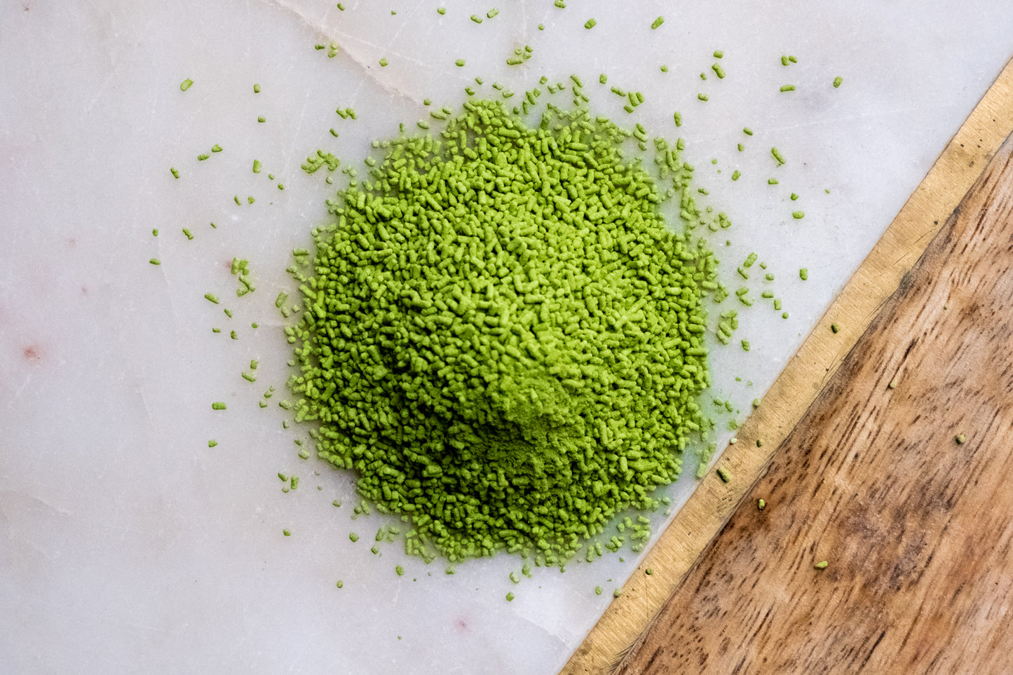 vibrant green matcha collagen peptides, no sweetner needed, lightly sweetened, delicious aroma and light taste, for drinking by itself in a tea ceremony or in matcha latte, matcha lemonade, mixed drinks and foods